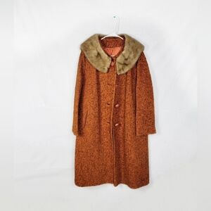 Mediun/large Vintage 1950s Rust Wool Coat w/ Faux Fur Collar